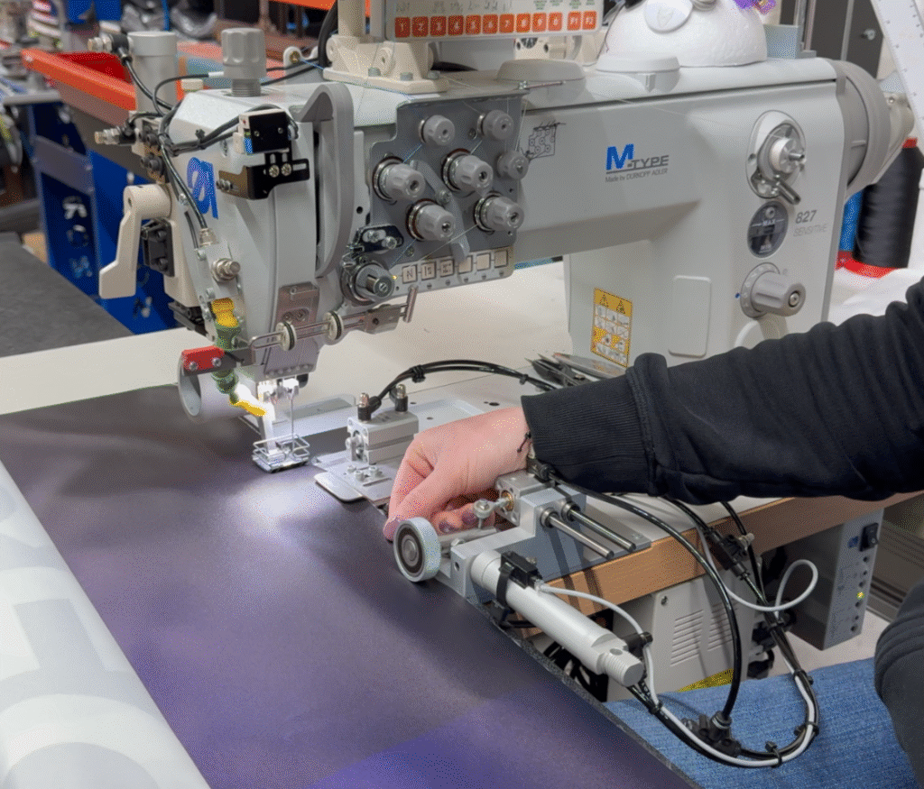 Acoustic Specifications 4 Fabrication d’un cadre textile ARKA avec machine à coudre industrielle pour l’assemblage des toiles